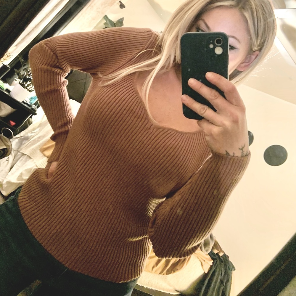 Cozy women’s knit sweater lightweight
